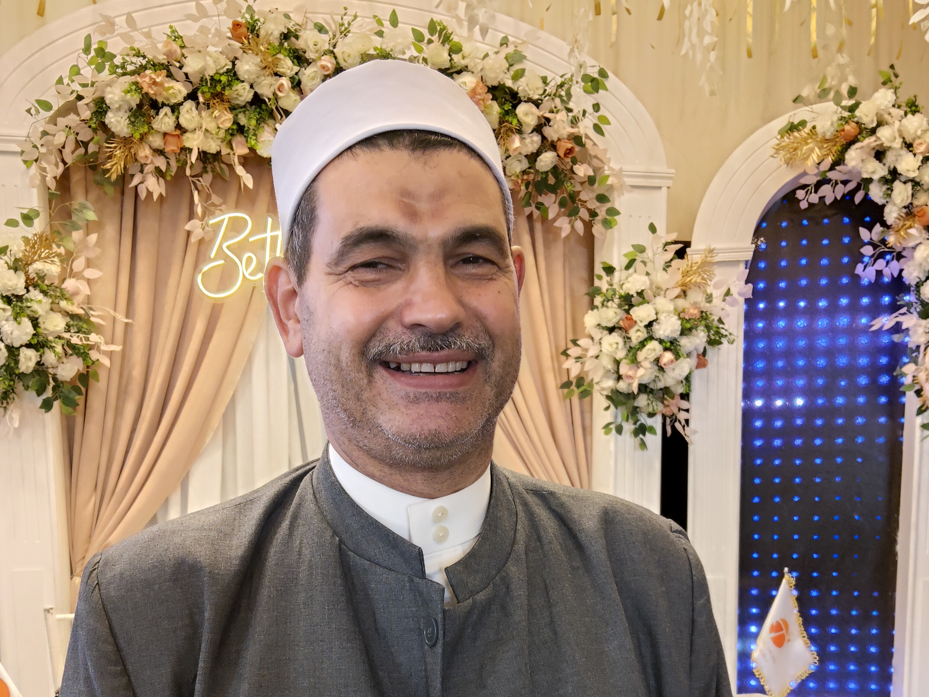 مأذون اسكندرية يقدم محاضرات توعوية